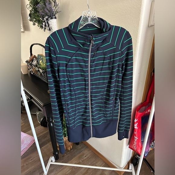 Lululemon Nice Asana Running Yoga Jacket Womens Blue Green Stripe
Thumbs size 6 - Picture 1 of 6